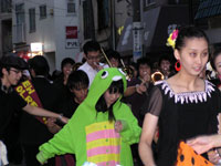 パレードに参加した学生たち