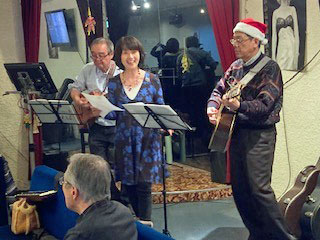 平野さんと塙夫妻の演奏