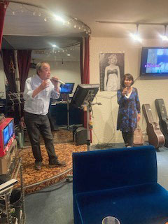 塙ご夫妻の熱唱